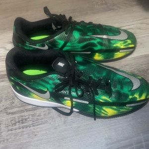 Boys indoor soccer cleats size 4.5 y